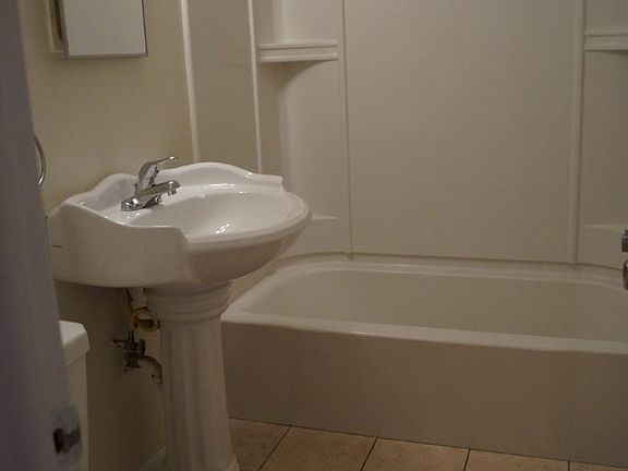 3rd image of 3219 Meadowbrook Blvd APT 303