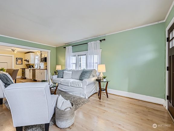 3rd image of 5623 Brooklyn Avenue NE
