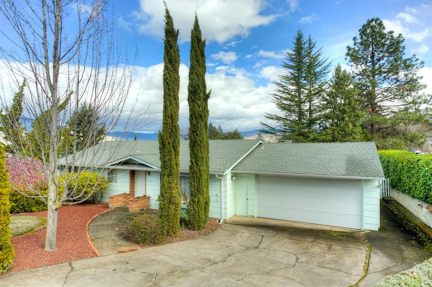 1164 Hillview Dr photo 1