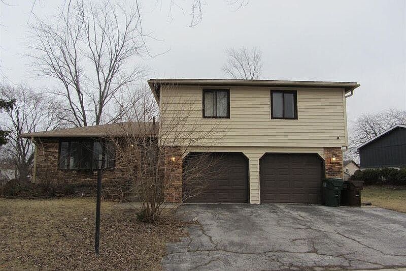 1st image of 22435 Riverside Dr