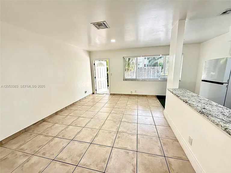 905 SE 13th St #2 — Photo 10