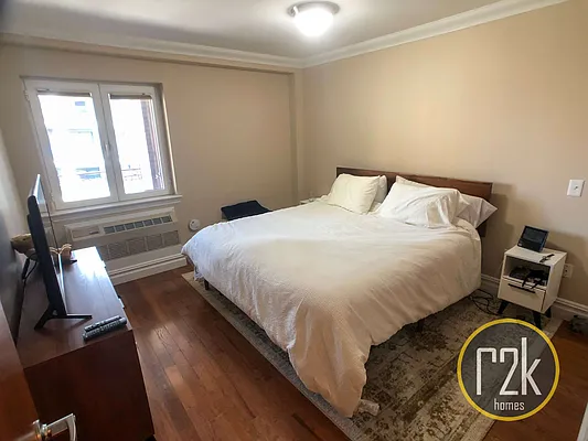 Rented by Realty 2000 Corp | media 35