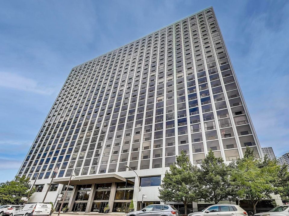 1st image of 4343 N Clarendon Ave APT 1315