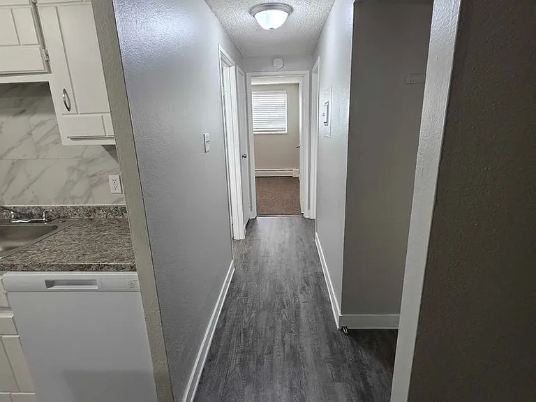 Sunstone Apartments — Photo 40