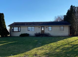 310 E Papineau St, Saint Anne, IL 60964