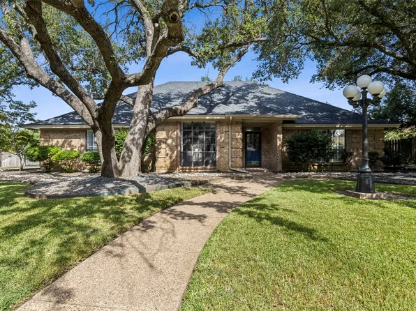 925 Canyon Dr, Cleburne, TX 76033