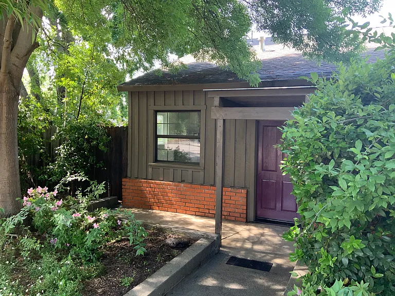 1825 Laburnum Ave — Photo 7