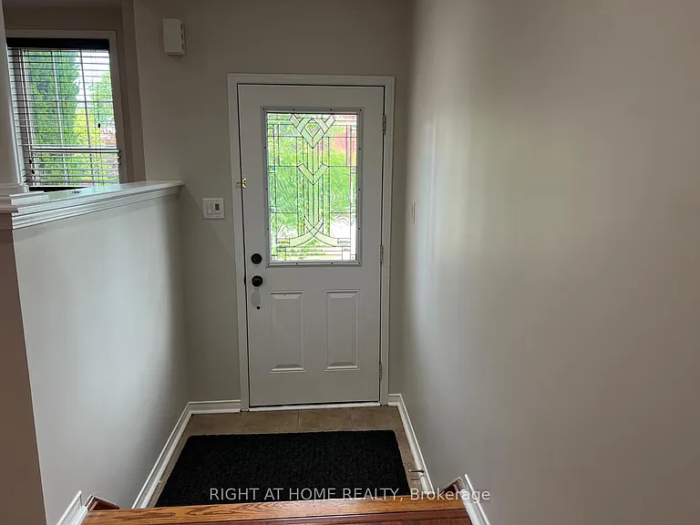 39 Golden Iris Cres — Photo 5