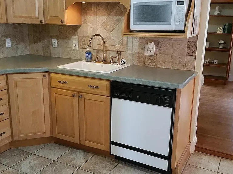 148 Middle Ave — Photo 10