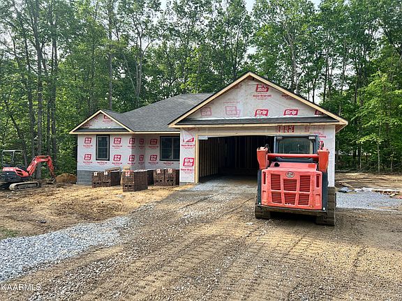 3rd image of 975 Mockingbird Dr