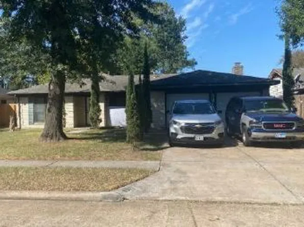 8911 Sunnywood Dr, Houston, TX 77088