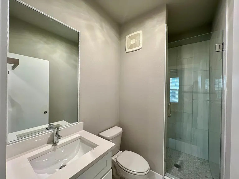 714 N Plano Rd — Photo 8