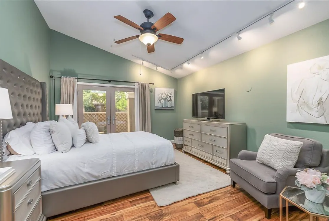 3 bed, 1405 sqft, $4,000 — Photo 3