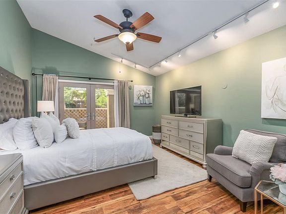 3rd image of 7265 Castle Dr