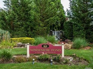 24 Cedar Ridge Ln, Bay Shore, NY 11706