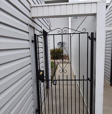 2nd image of 2202 Tower Ct
