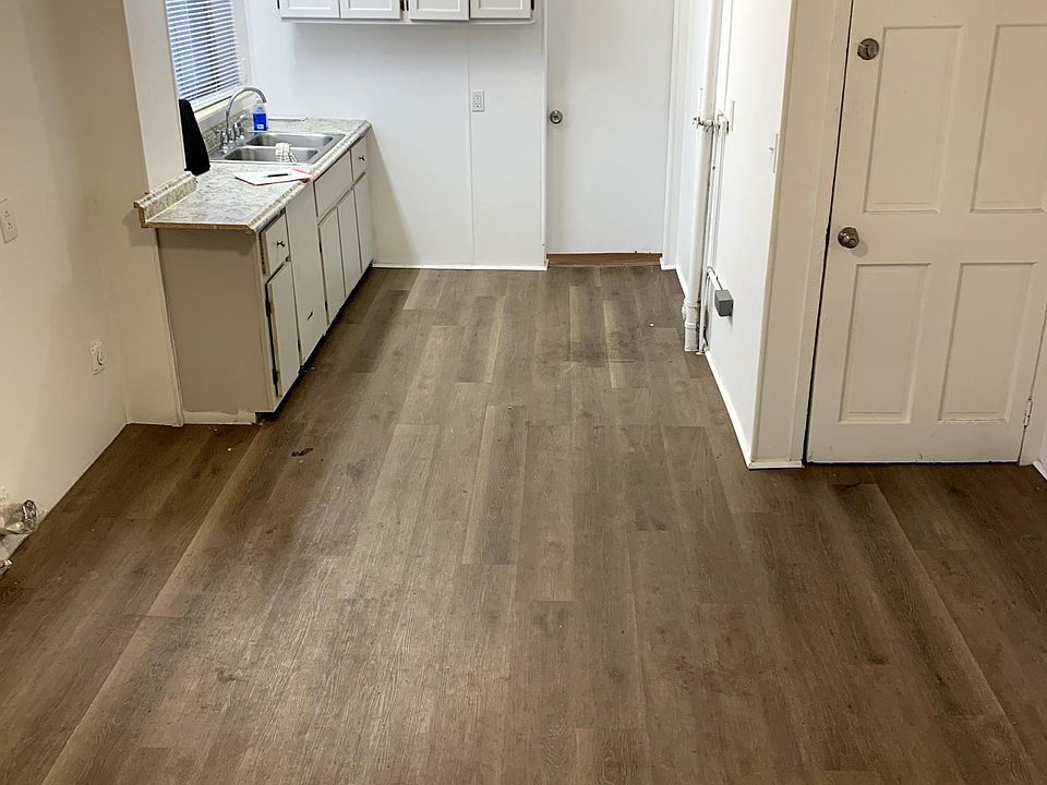 Kitchen & Eating Area