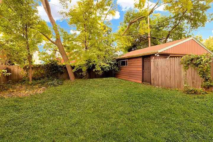 3 bed, 1.5 bath, 3047 sqft, $3,850 — Photo 3