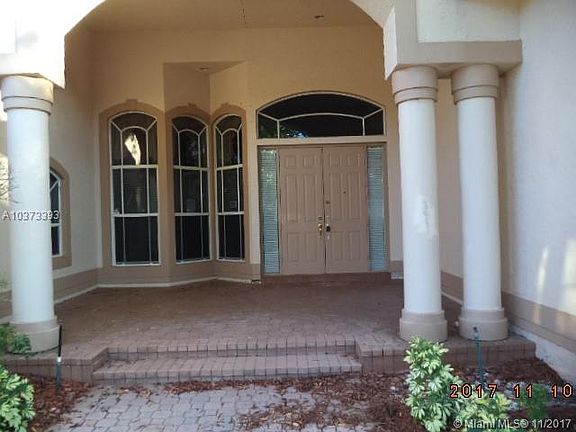 3rd image of 2472 Poinciana Ln