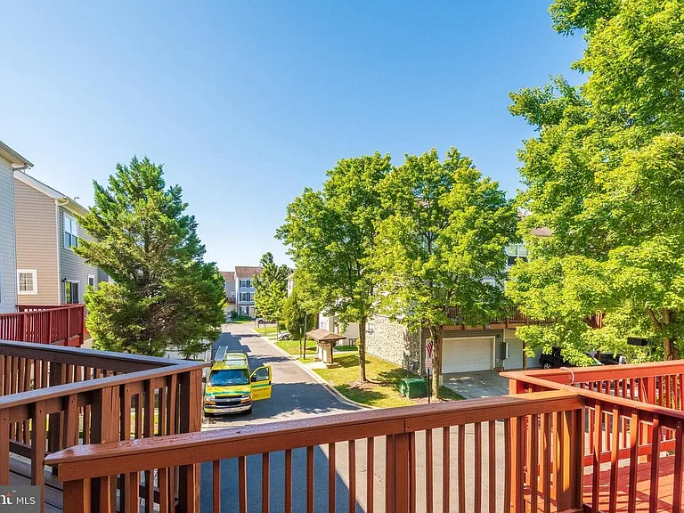 21800 Dragons Green Sq — Photo 14