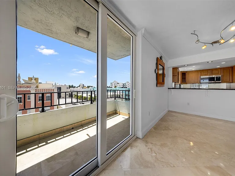 720 Collins Ave #603 — Photo 9