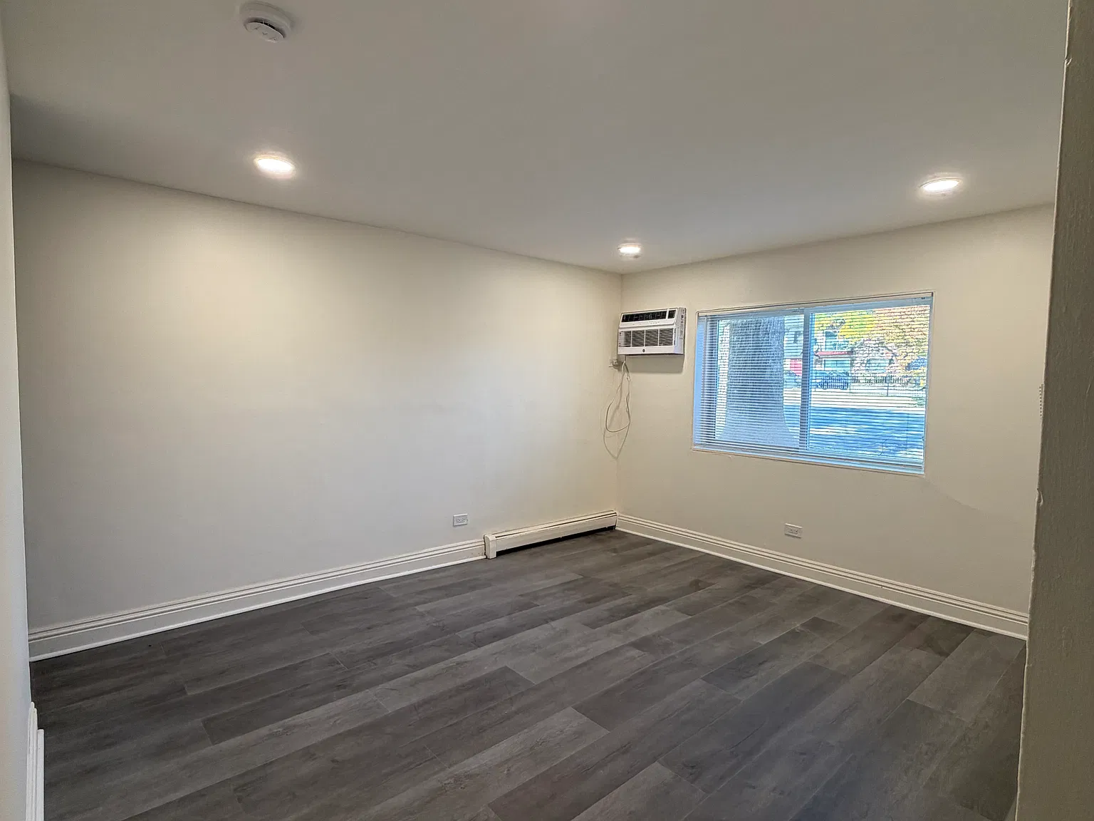 1 bed, 700 sqft, $1,600 — Photo 2