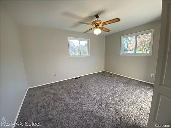 4th image of 6169 Johnson Rd