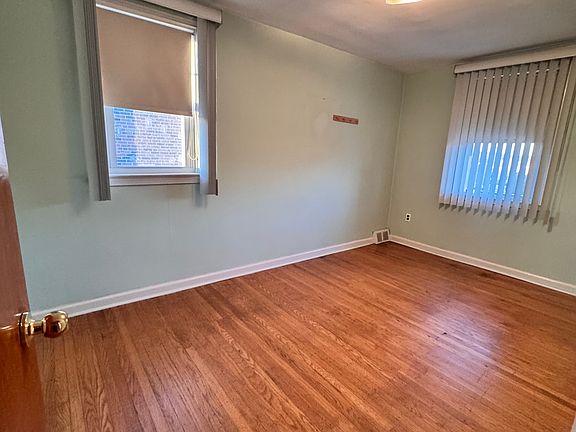5th image of 1225 Englewood St
