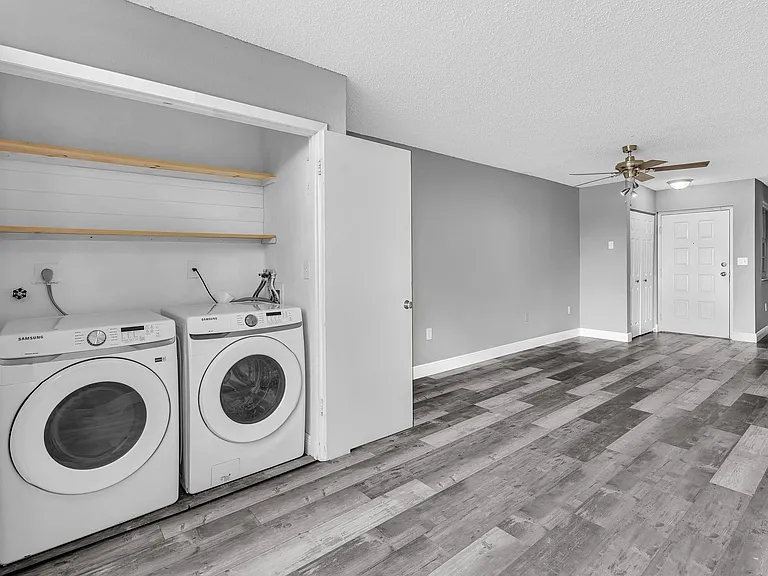 2820 Oakland Forest Dr #107 — Photo 2