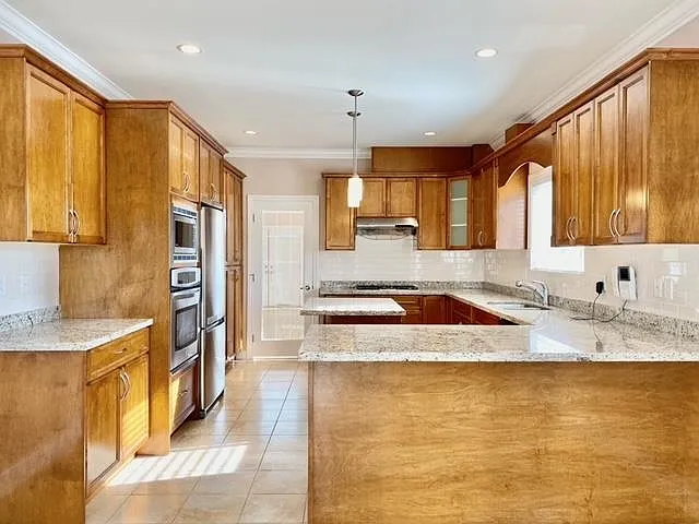 4 bed, 2200 sqft, $4,300 — Photo 3