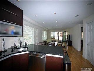 2nd image of 260 West Broadway