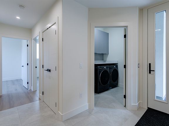 3rd image of 970 Lawson Ave #4