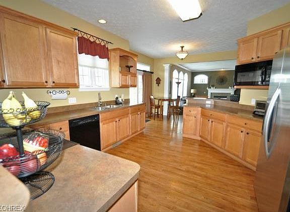 5th image of 336 Waterside Dr