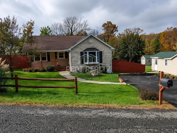 10 Orchard Lake Dr, Monroe, NY 10950
