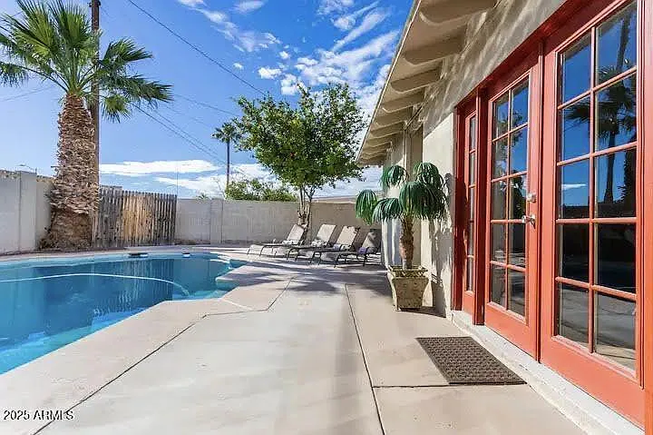 4 bed, 2.0 bath, 1676 sqft, $3,900 — Photo 2