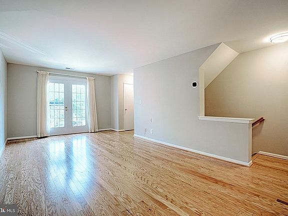 2nd image of 2848 S Wakefield St #C