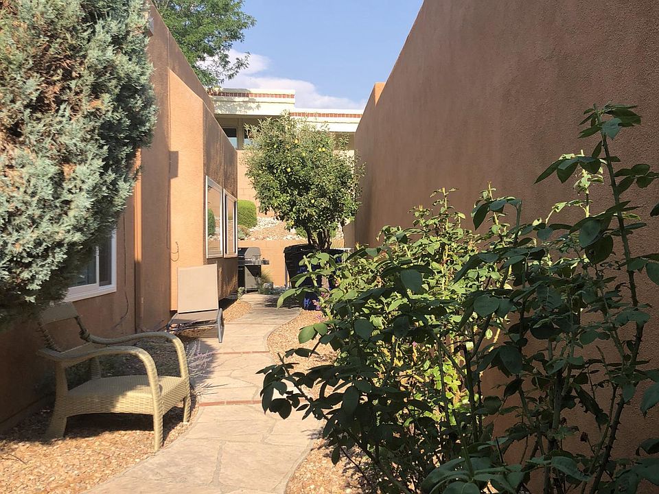 2nd image of 5720 Peppertree Pl NE