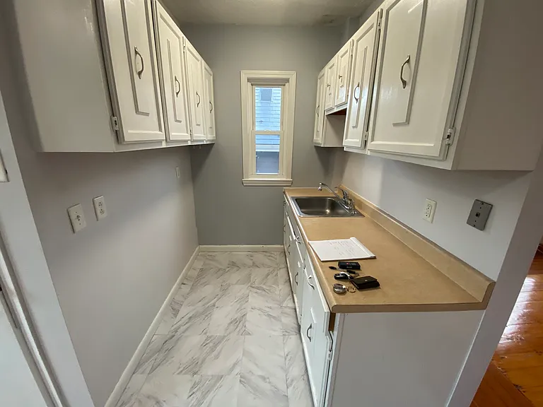 33 Everett Ave #3 — Photo 5