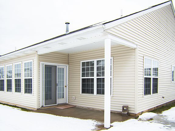 3rd image of 131 Saint Charles Pl
