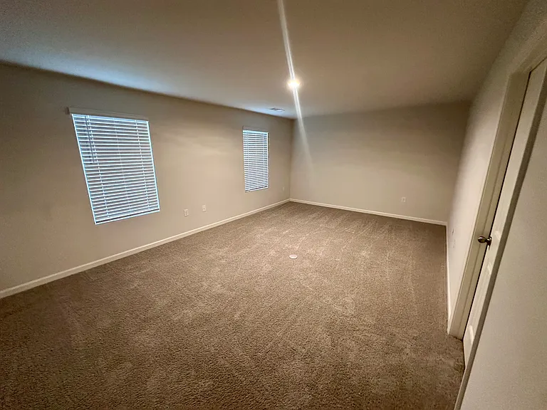 19 Manor Way — Photo 40