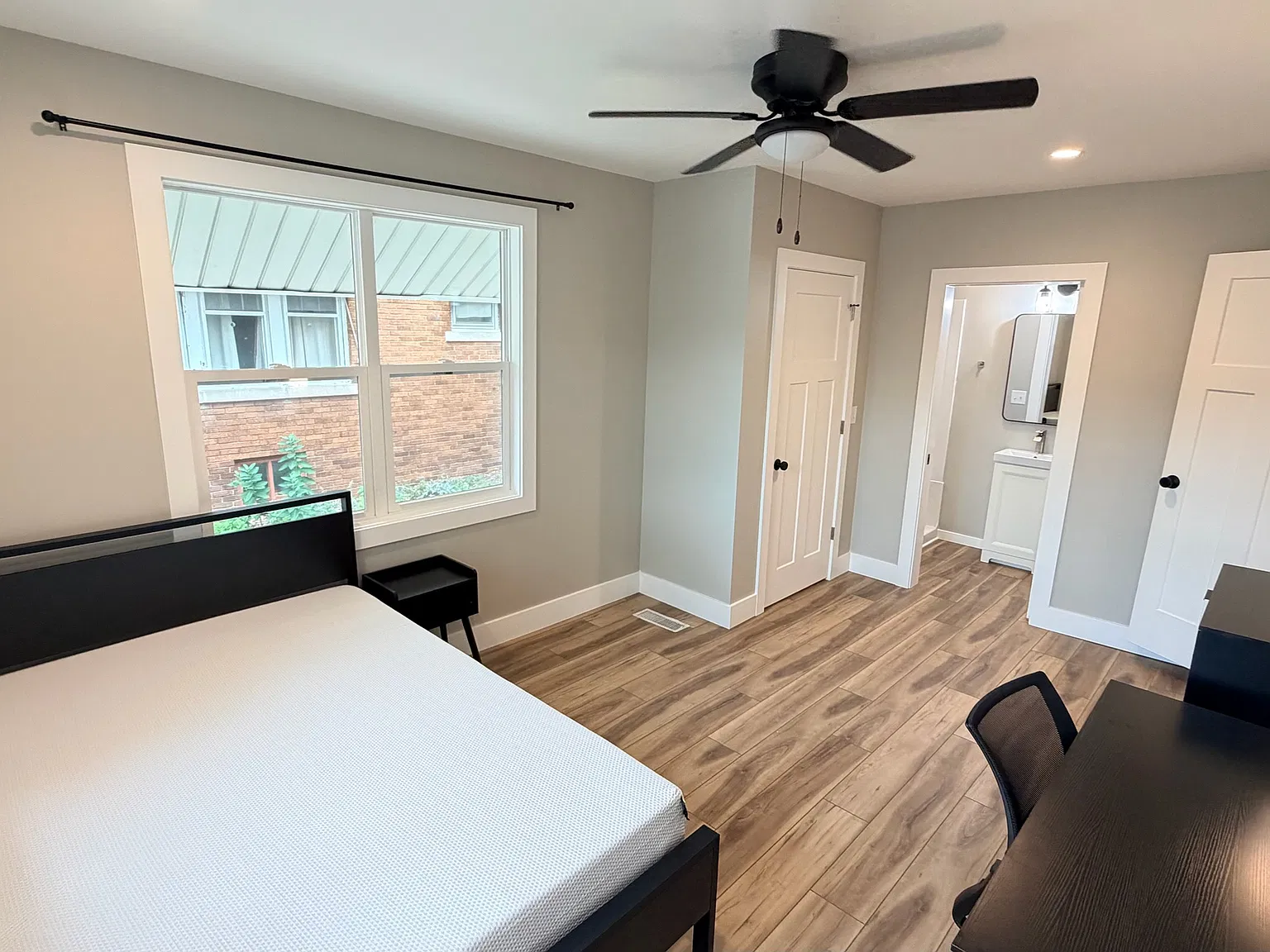 812 W Main St — Photo 2