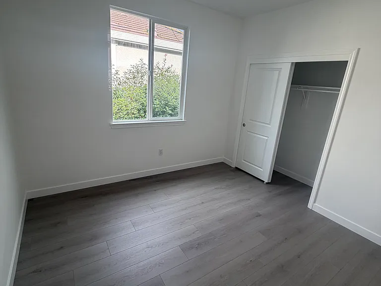 109 Cropton Ct — Photo 37