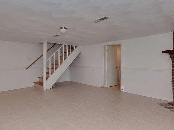 4th image of 4910 Newport Ave #A