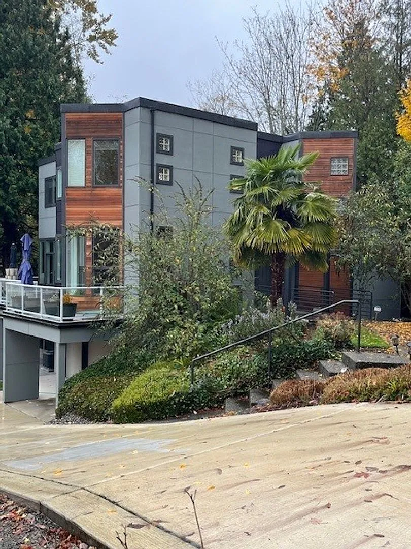 3bd/3.5ba Kirkland Home — Photo 1