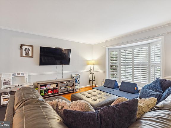 3rd image of 7519 Amesbury Ct