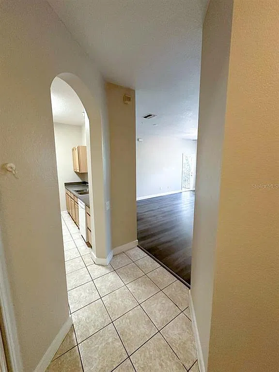 2 bed, 2.0 bath, 1050 sqft, $1,690 — Photo 3