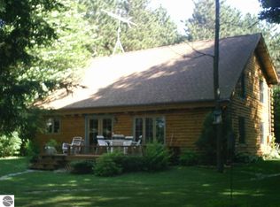 9004 Donel Ln, Bellaire, MI 49615