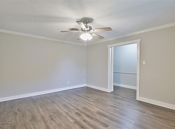 3rd image of 1833 Delwood Dr