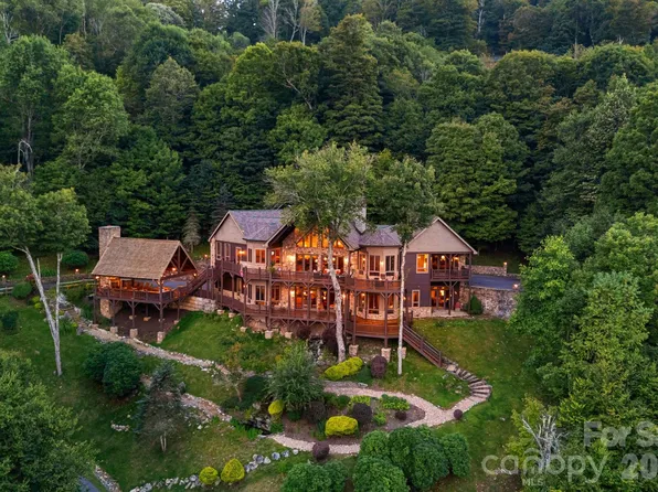 640 Overlook Dr, Mars Hill, NC 28754