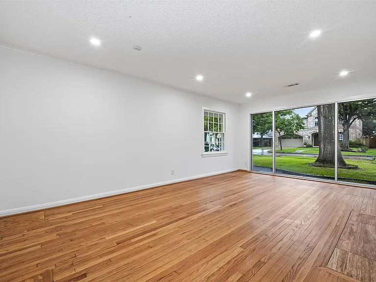 3731 Drake St — Photo 8